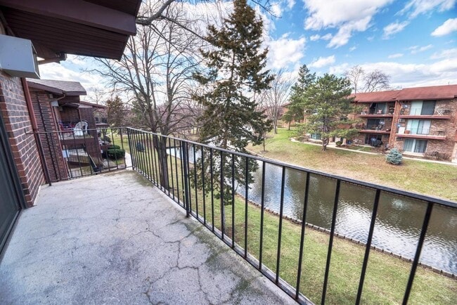 Building Photo - 2440 Waterbury Dr