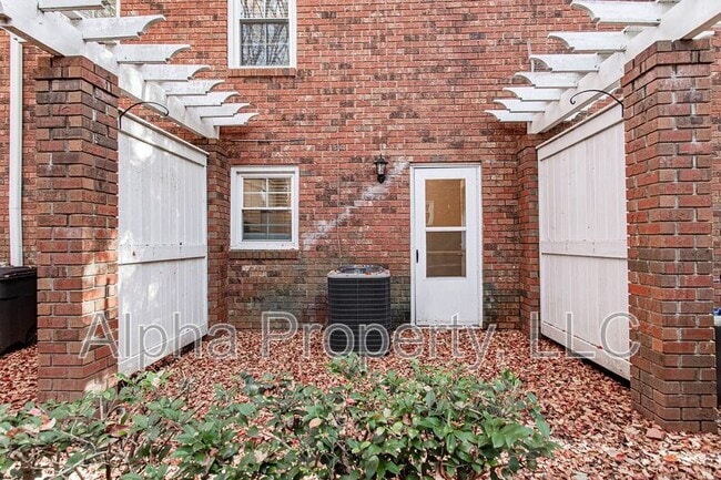 Building Photo - 501 Edwards Rd