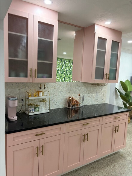 Building Photo - 305 NE 27th St