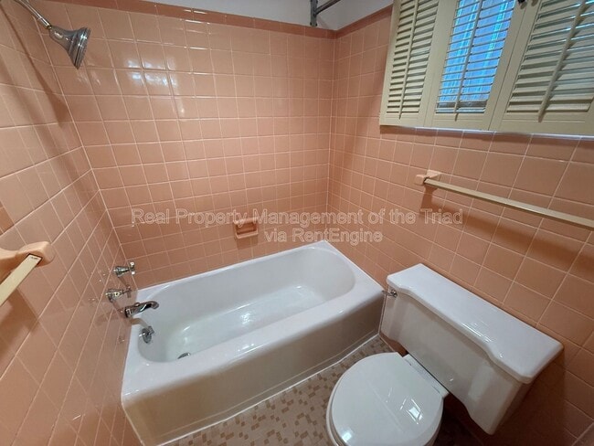 Building Photo - 1507 Pinehurst Dr