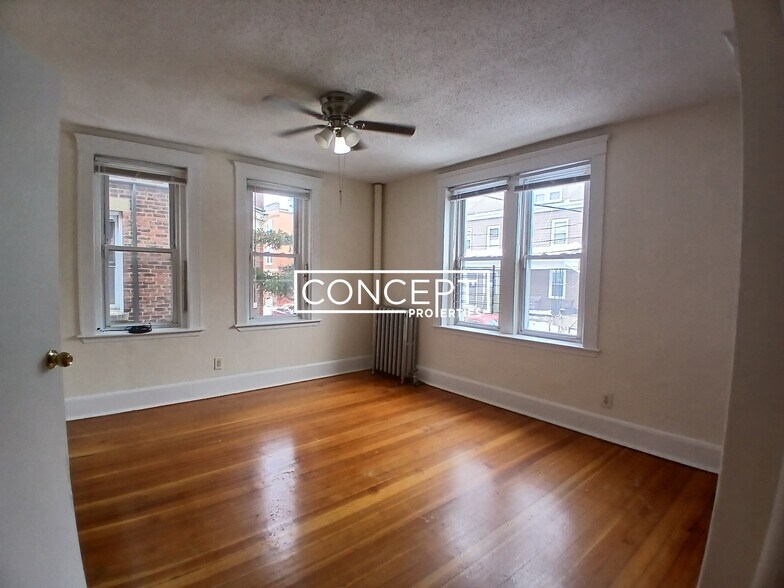 Building Photo - 15 Barrows St