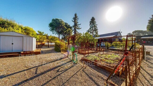 Building Photo - 4939 Dry Creek Rd