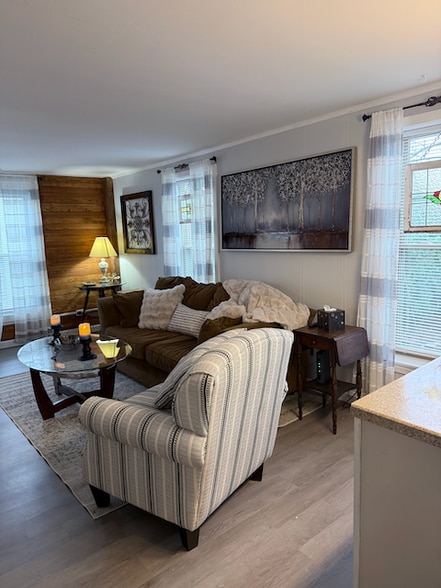 Building Photo - 117 Walnut St