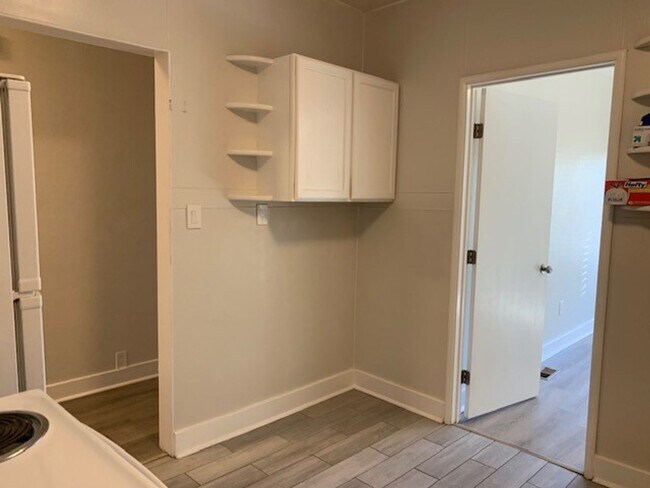 Building Photo - 3-Bed/1-Bath Plus Bonus Room That Can Be Used as 4th Bedroom. Walk to Santa Clara University! Ava...