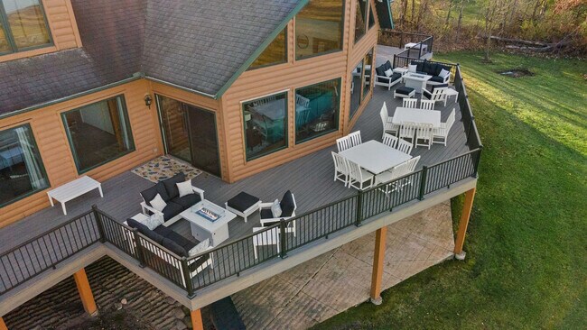 Building Photo - 222 Grouse Dr