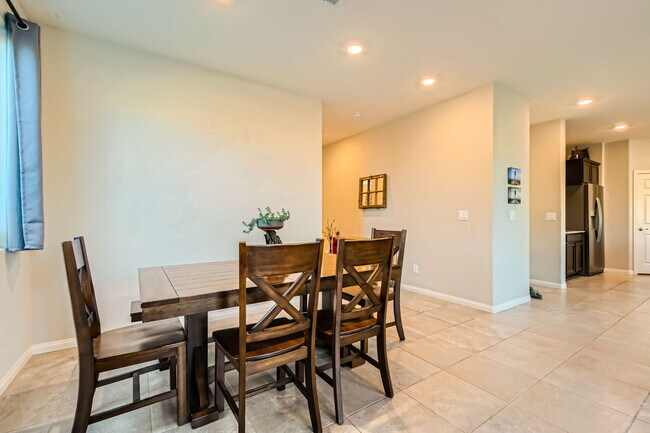 Building Photo - GATED 2-STORY HOME!