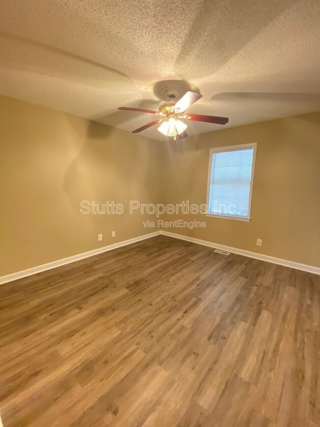 Building Photo - 3567 Blue Rd