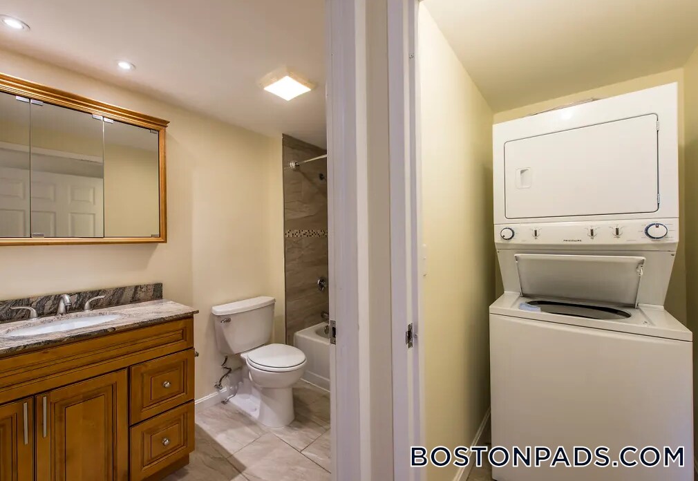 Building Photo - 757 Highland Ave