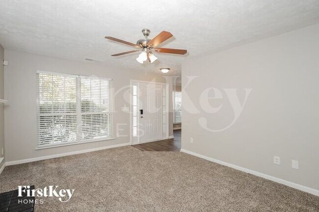 Building Photo - 8124 Valley Ridge Dr