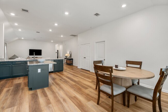Building Photo - 15806 Tullich Knl Dr