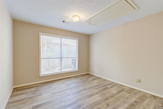 Building Photo - 1710 Bodart Ct