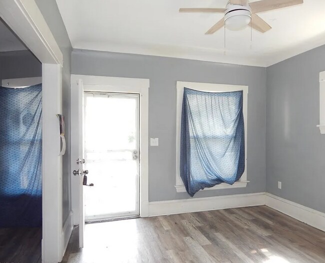 Building Photo - 10805 Hull Ave