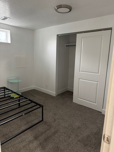 Building Photo - 883 E Sego Lily Dr