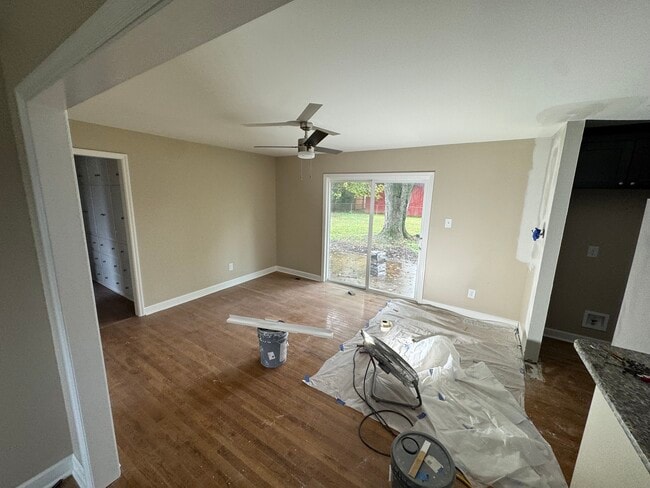 Building Photo - 519 Meadowlawn Dr