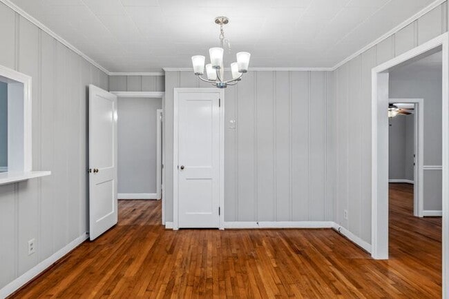 Building Photo - Updated Home- Near State Street! LR, DR, J...