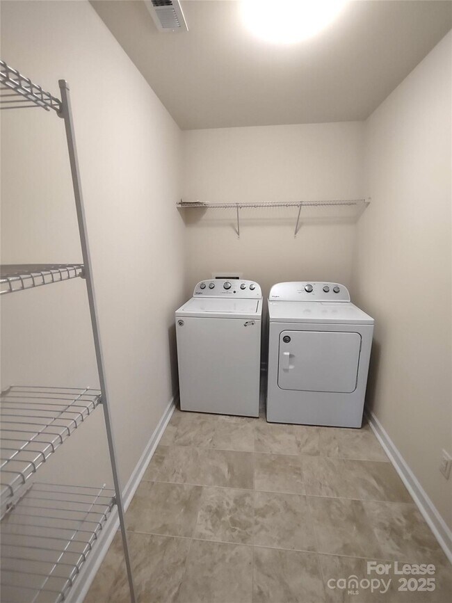 Building Photo - 7135 Thornrose Dr
