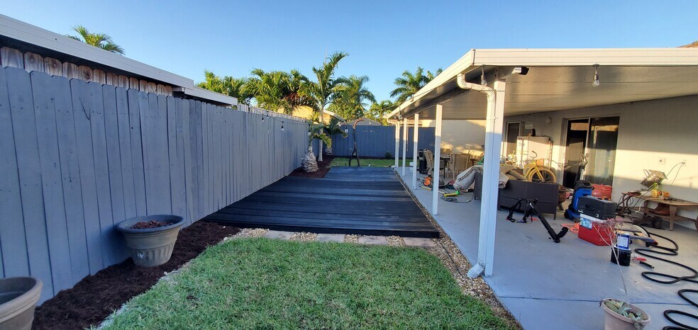 Building Photo - 18310 SW 114th Ct