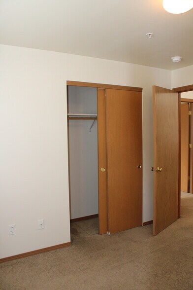 Building Photo - 48 Beacon Dr