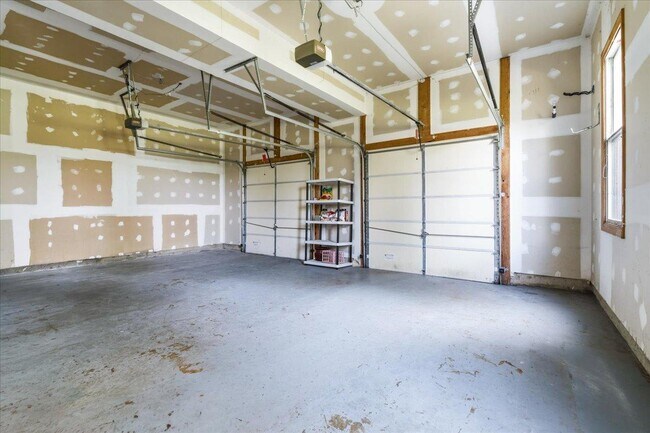 Building Photo - 6110 Holter Rd