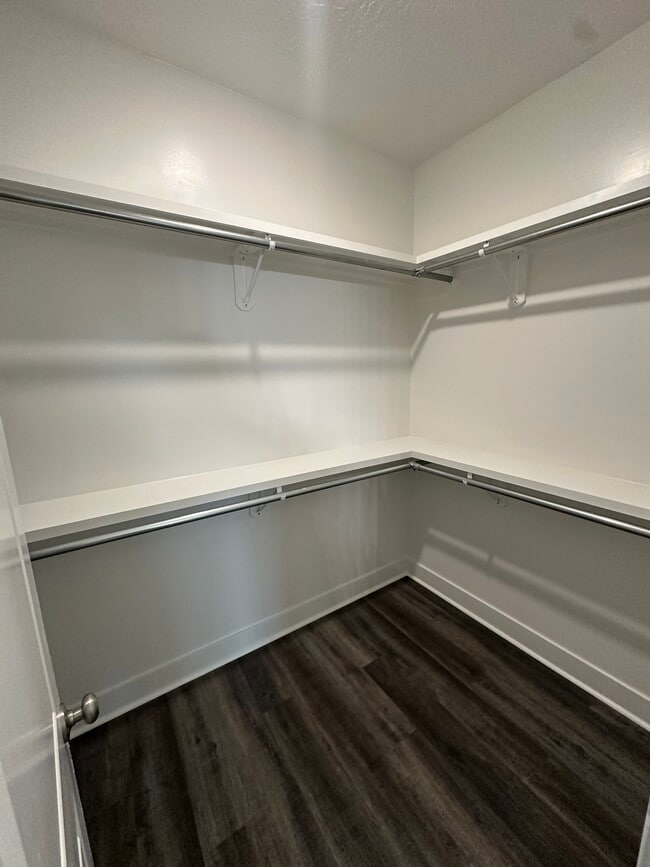 Building Photo - 1713 Bilbo St