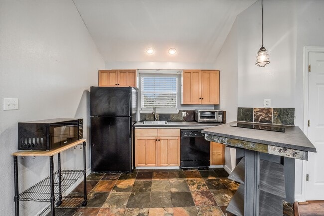 Building Photo - 16302 Crossfield Dr