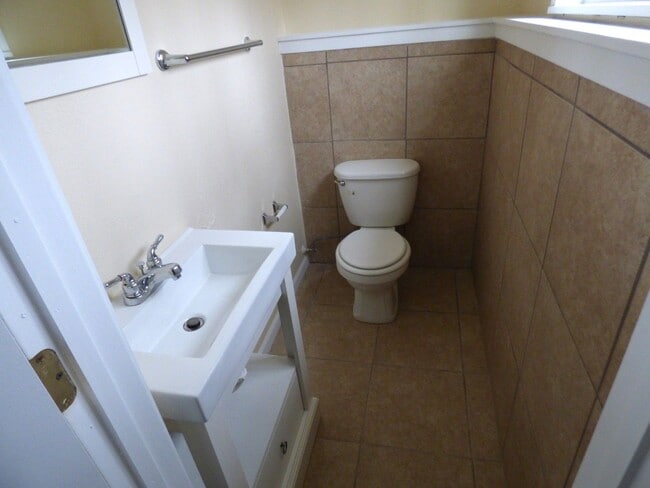 Building Photo - 1311 Edenton Dr