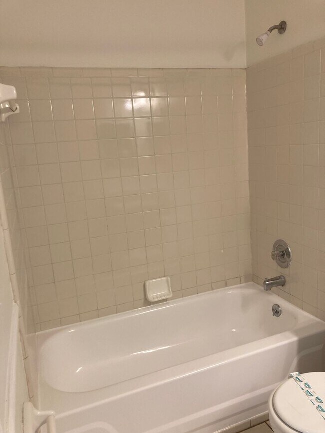 Building Photo - 2671 Bentley Dr
