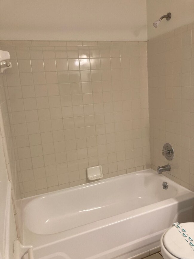 Building Photo - 3 Bed 2 Bath Home | Pet Friendly with Fenced in Yard | Washer Dryer Hook Ups | Section 8 Welcome