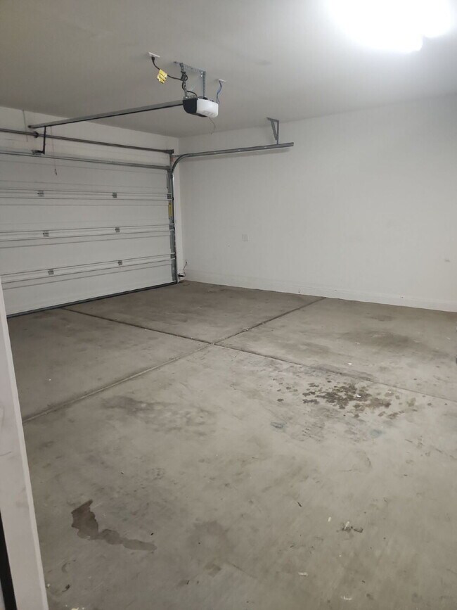 Building Photo - "Spacious 4-Bedroom Oasis in Casa Grande with 2 Full Baths – Your Perfect Home Awaits!"