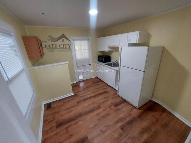 Building Photo - 616 Hedrick Ave
