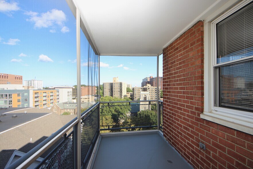 Building Photo - 444 Bedford St