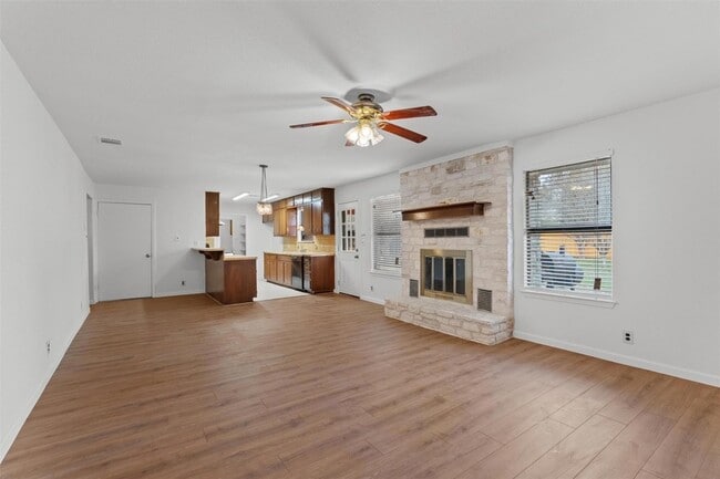 Building Photo - 209 E Rector St