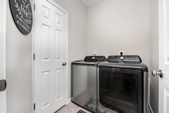 Building Photo - Newly Built Home in Lebanon - 4 Bedroom, 2.5 Bath