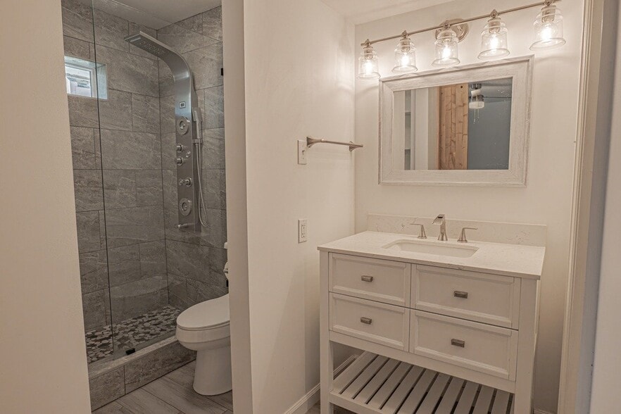 Building Photo - 8087 Meadow Rd