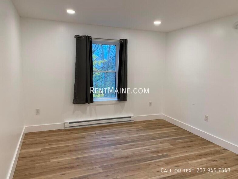 Building Photo - 167 Kennebec Rd