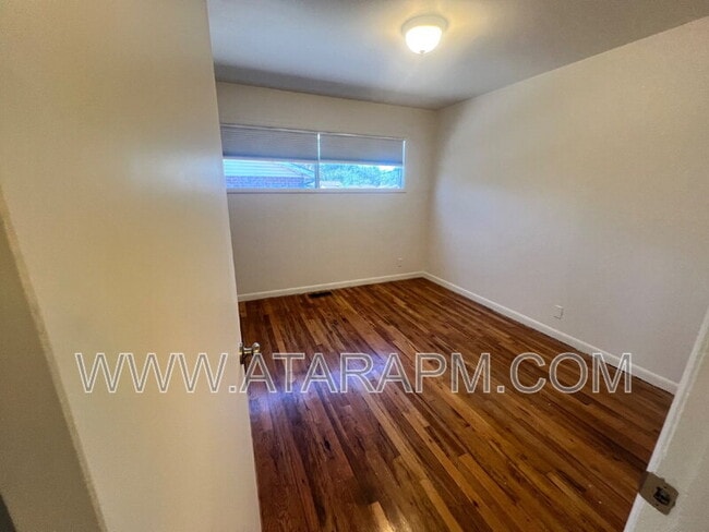 Building Photo - 1001 E Sego Lily Dr
