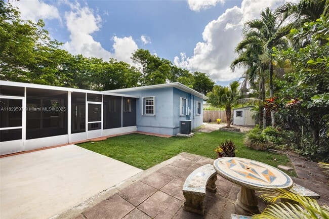 Building Photo - 5960 SW 46th Terrace