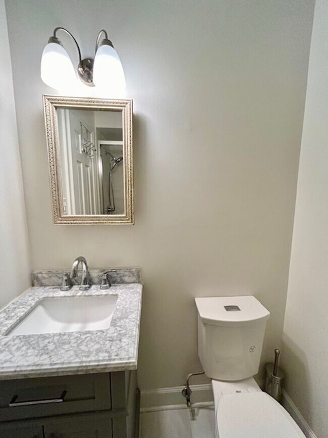 Building Photo - 10939 Wickshire Way