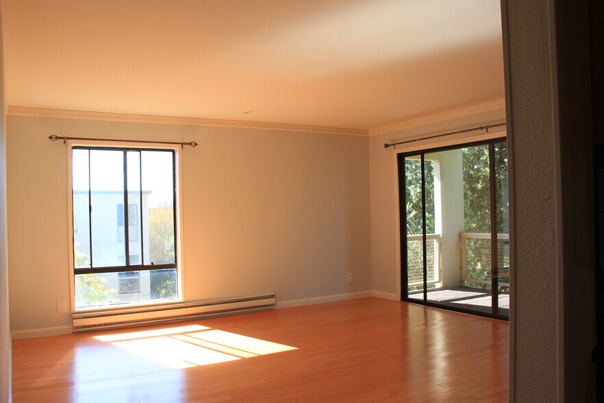 Building Photo - 4 Admiral Dr