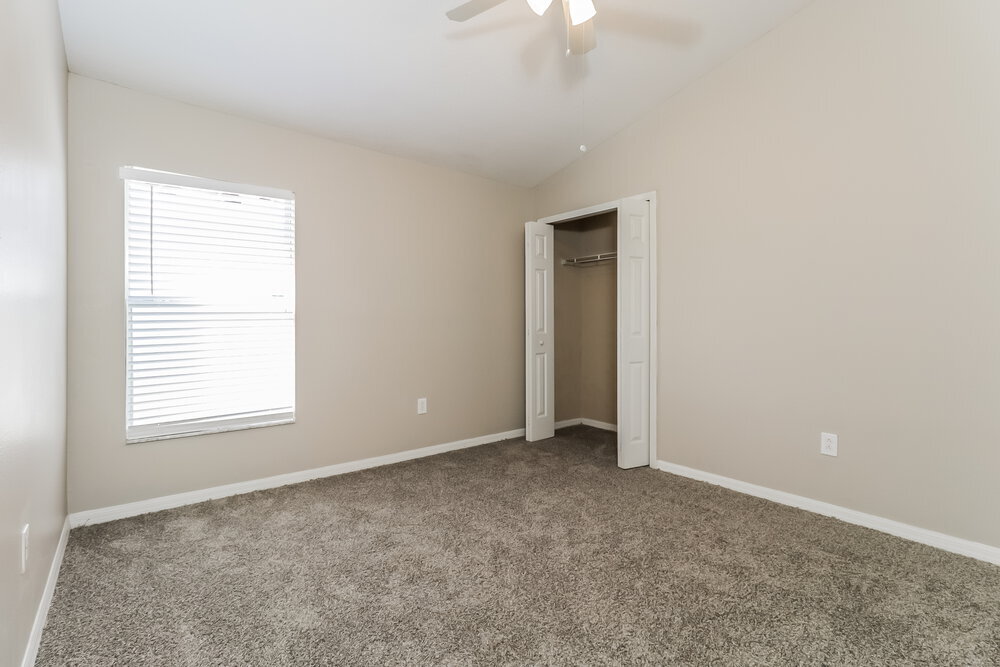 Building Photo - 15950 Leatherleaf Ln