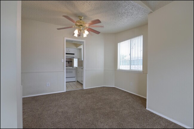 Building Photo - 4109 Roxbury Dr