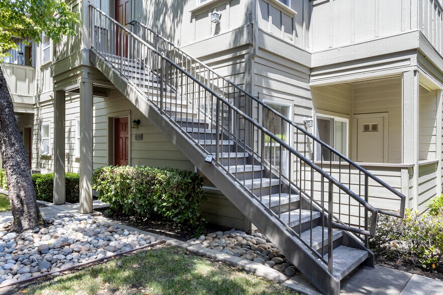 Building Photo - 8905 Davis Rd