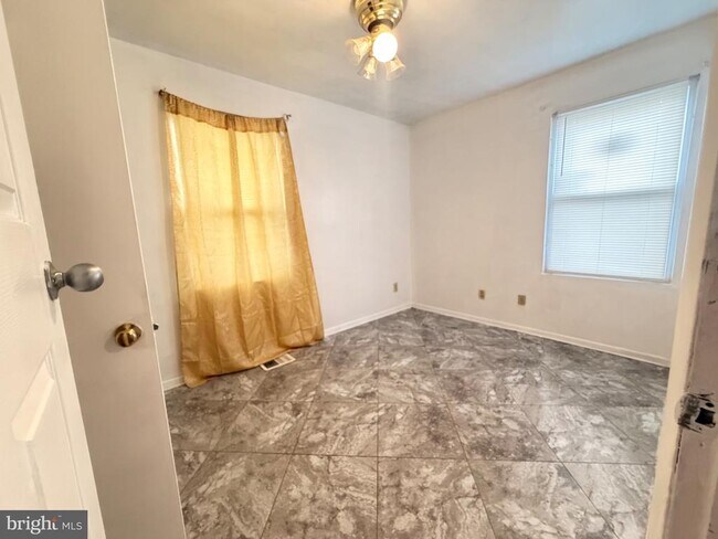 Building Photo - 1223 Chillum Rd