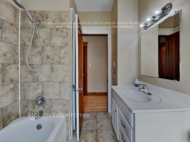 Building Photo - 2423 Wesley Ave