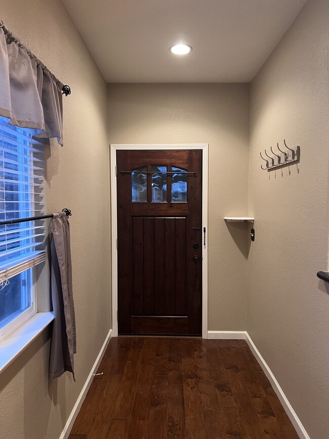 Building Photo - 457 Morales Ct