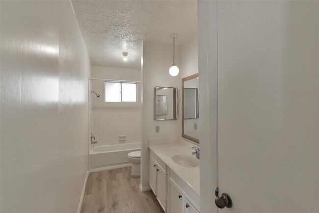 Building Photo - 4203 Sloangate Dr