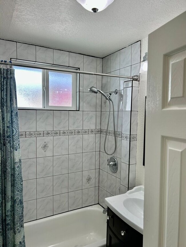 Building Photo - FANTASTIC 4BD 1&3/4BA HOUSE FOR LEASE ON CUL-DE-SAC!