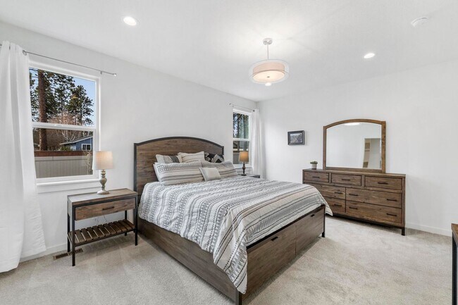 Building Photo - Peaceful North Idaho Retreat -- Quiet Cul-...