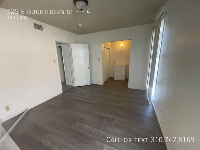 Building Photo - 125 E Buckthorn St