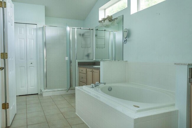 Building Photo - 1407 Whispering Woods Way